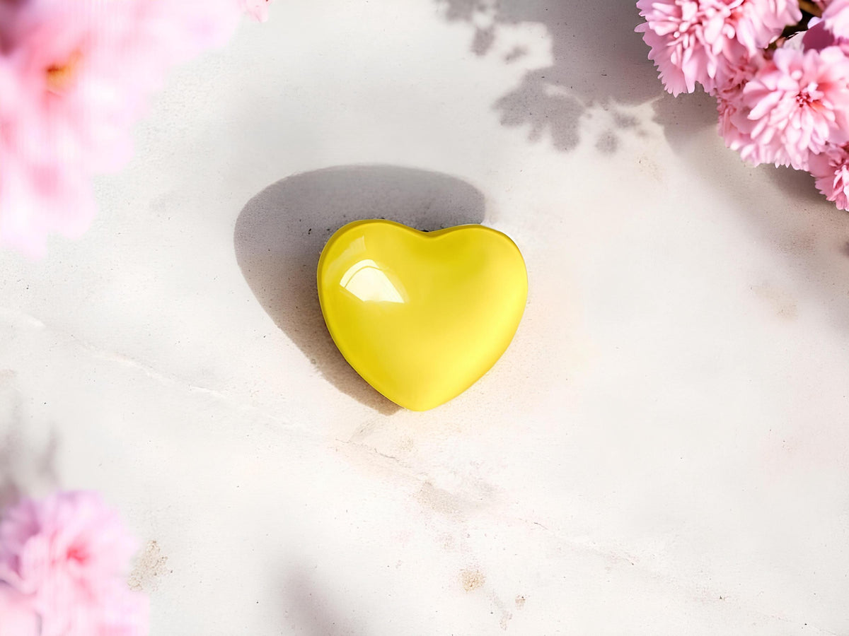 Handmade Resin Heart Phone Grip, Magnetic Stand Compatible with MagSafe, Elegant Adhesive Griptok Accessory for Smartphones