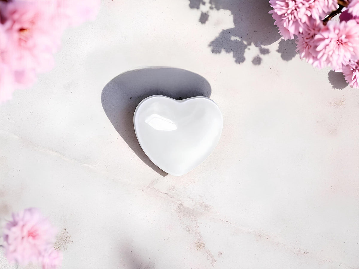 Handmade Resin Heart Phone Grip, Magnetic Stand Compatible with MagSafe, Elegant Adhesive Griptok Accessory for Smartphones